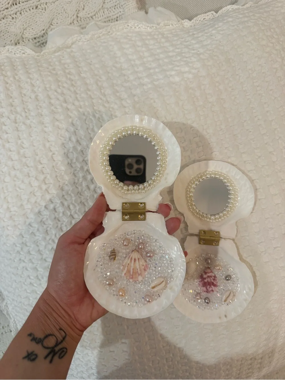 Seashell Pearl Bead Decorative Compact Mirror - White